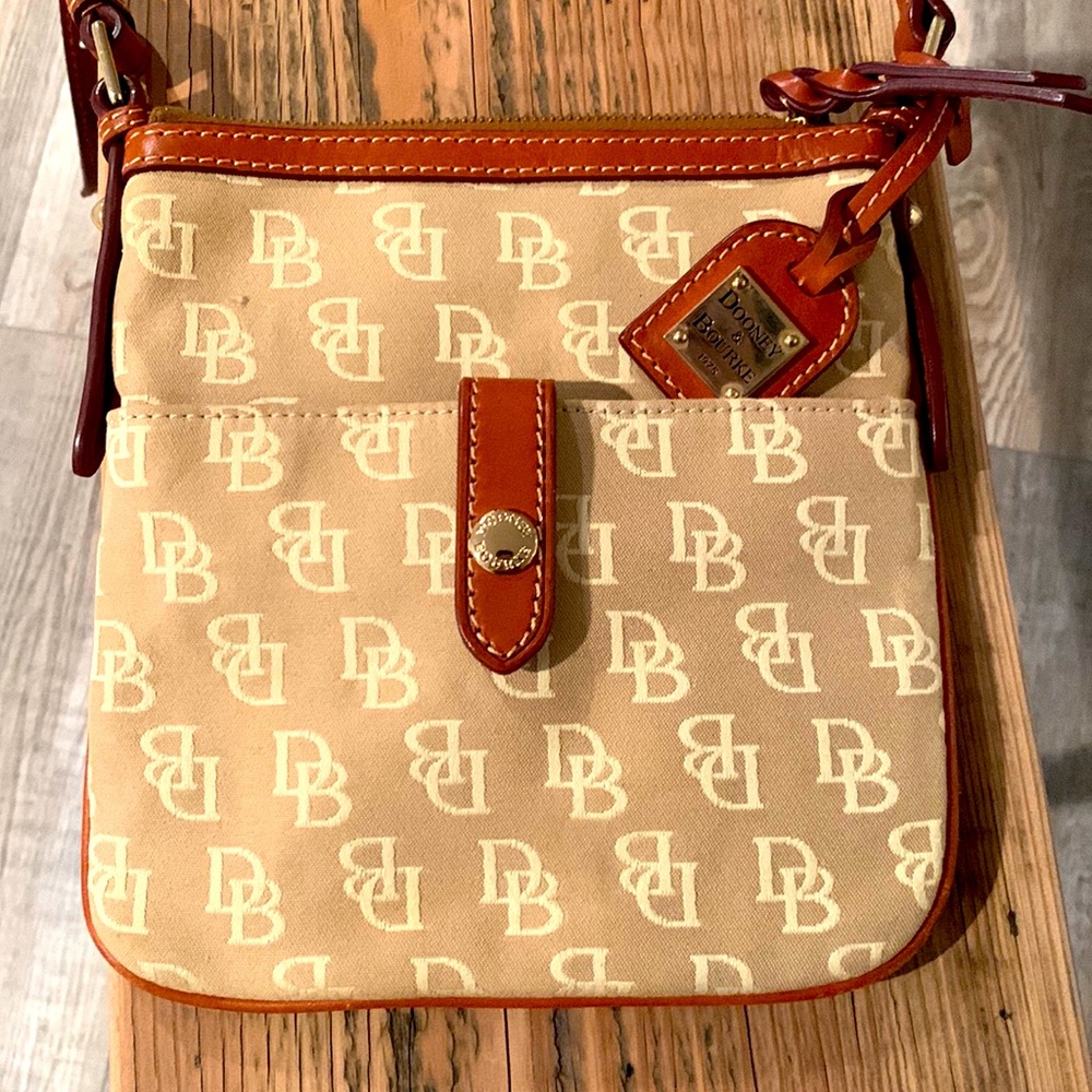 Dooney & Bourke Crossbody bag